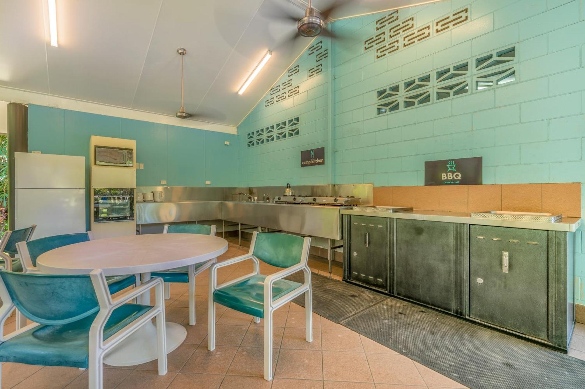 Big4 Tasman Holiday Parks - South Mission Beach Екстер'єр фото